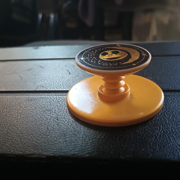 Spinpop Black/Gold Nightmare Before Christmas Magnetic Pop Socket - Picture 3 of 6